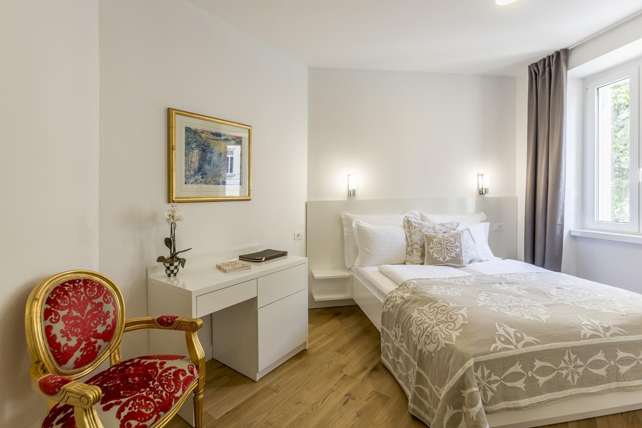 Centro Di Centri Due Hotell Split Exteriör bild